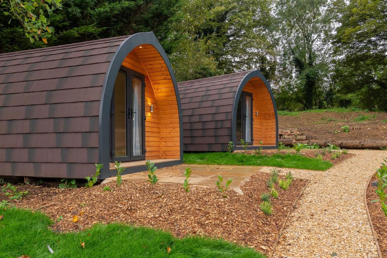 The Plough Inn Cabins Ramsden Exteriér fotografie